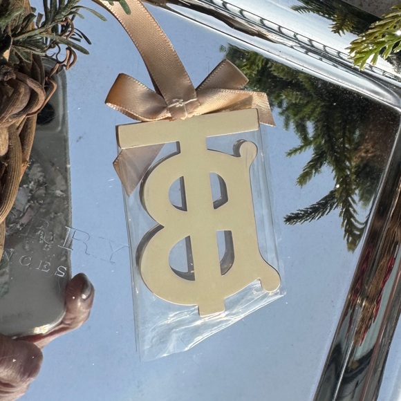 BURBERRY Gold TB LOGO Christmas🎄Ornament🔥Great Gift 🎁 Large, 2.5” x 2” NWT🎄🎁🔥 - Picture 6 of 10